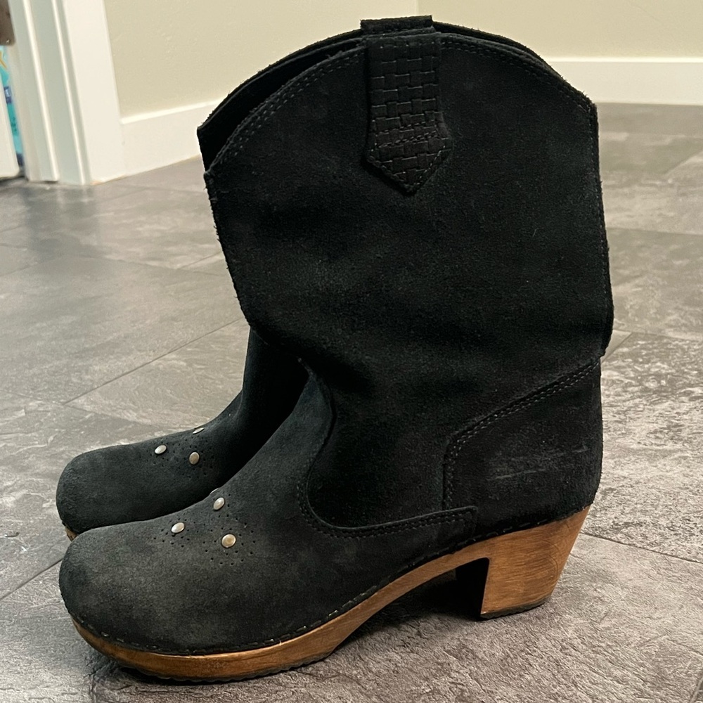 Black Suede Women's Clog boots